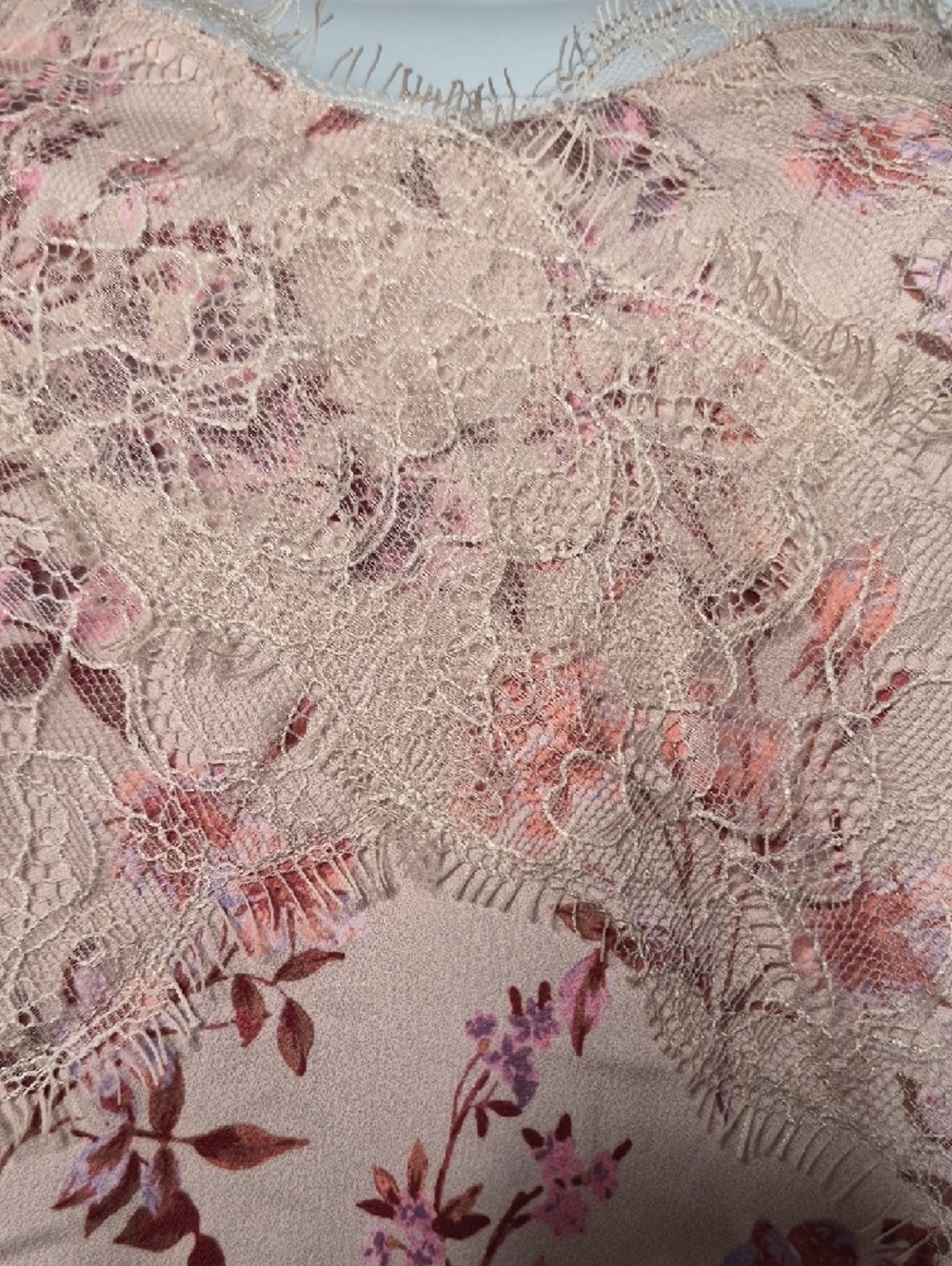 Daytrip Blush Floral Lace-Trim Cami - Picture 4 of 12